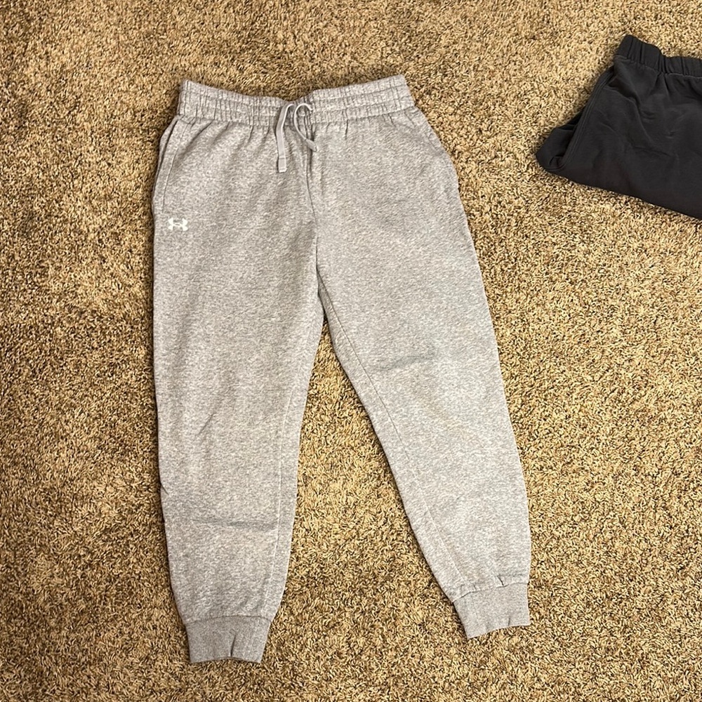 Under Armour Gray Sweatpants with Elastic Cuffs and Drawstring Waistband